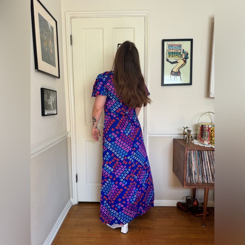 70s Vintage Bright Barkcloth Maxi Dress - Picture 3 of 6